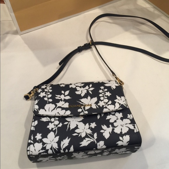 ❤️Michael Kors crossby NEW❤️ Final Price - Picture 2 of 9